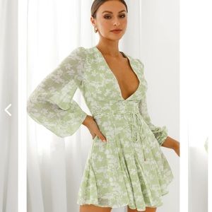 Estelle Long Sleeve V-Neckline Dress | Leaf Print / Olive